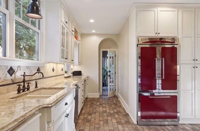 1005 Cedar Lake Road S, Minneapolis, MN 55405