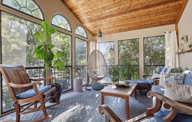 1005 Cedar Lake Road S, Minneapolis, MN 55405