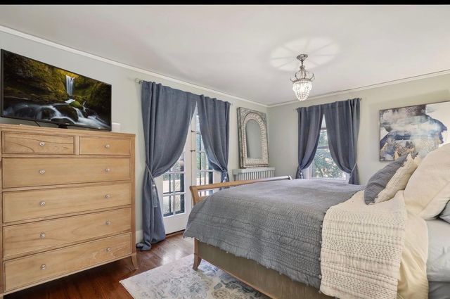 1005 Cedar Lake Road S, Minneapolis, MN 55405