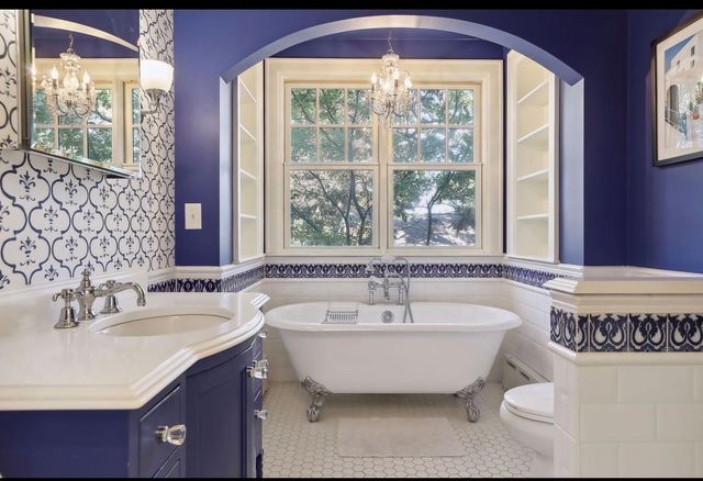 1005 Cedar Lake Road S, Minneapolis, MN 55405