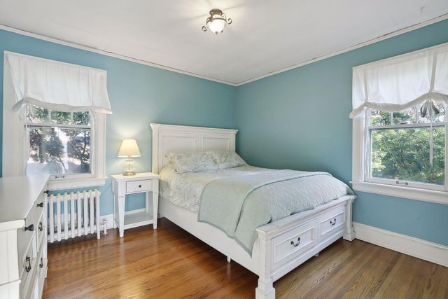 1005 Cedar Lake Road S, Minneapolis, MN 55405