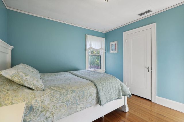 1005 Cedar Lake Road S, Minneapolis, MN 55405