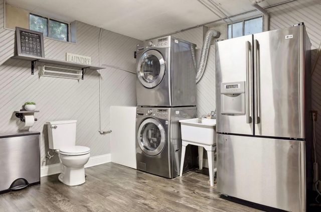 1005 Cedar Lake Road S, Minneapolis, MN 55405