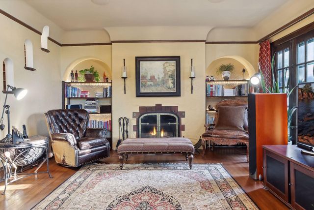 1005 Cedar Lake Road S, Minneapolis, MN 55405