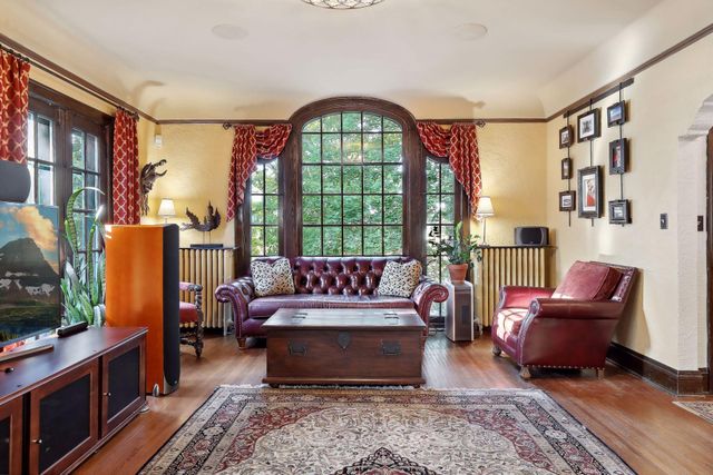 1005 Cedar Lake Road S, Minneapolis, MN 55405