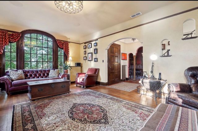 1005 Cedar Lake Road S, Minneapolis, MN 55405