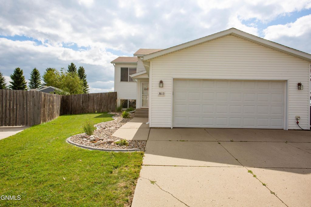 3613 Lewis Road NW, Mandan, ND 58554 photo 2