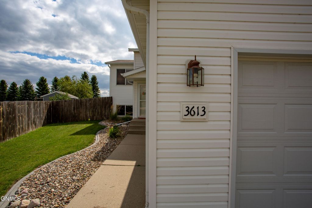 3613 Lewis Road NW, Mandan, ND 58554 photo 3