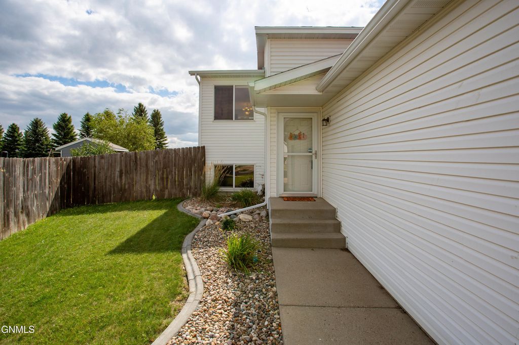 3613 Lewis Road NW, Mandan, ND 58554 photo 4