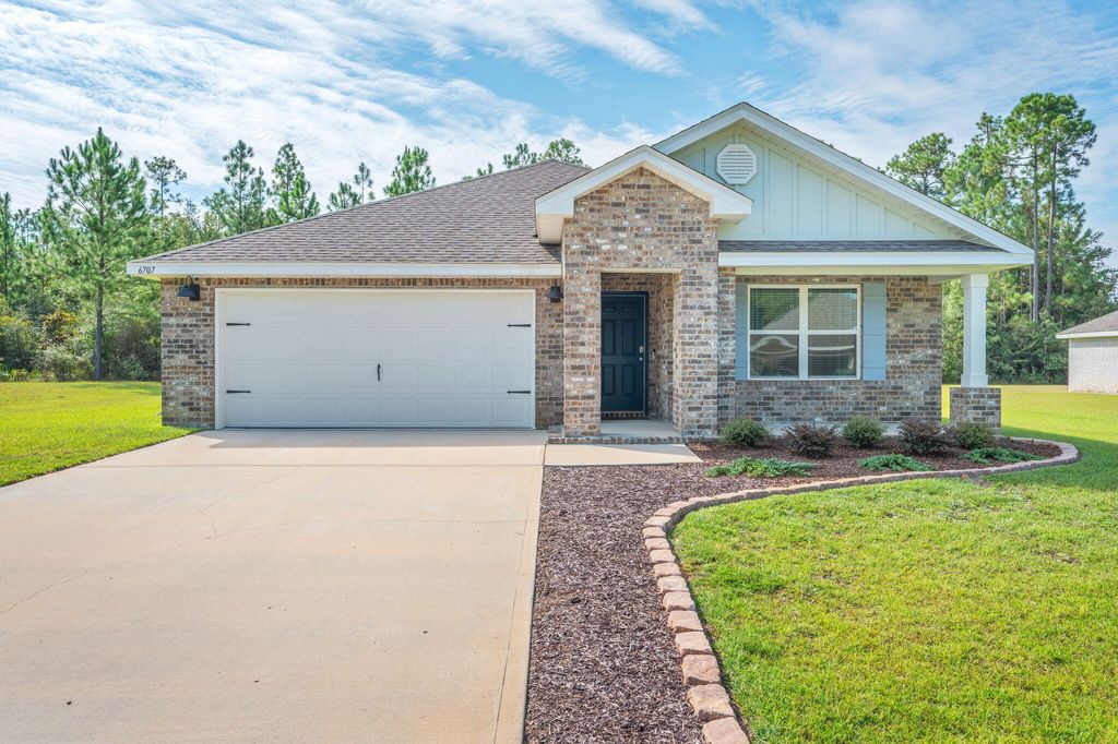 6707 Sarah Ann Way, Laurel Hill, FL 32567