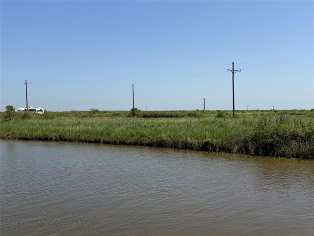 1339 Mabry Street, Gilchrist, TX 77617