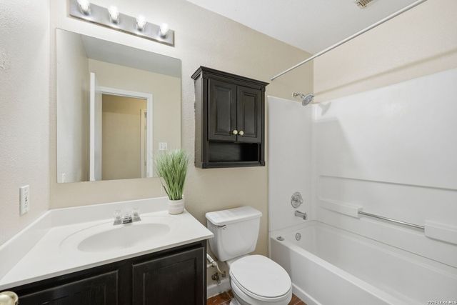 6114 ROLLING FOREST DR, San Antonio, TX 78250