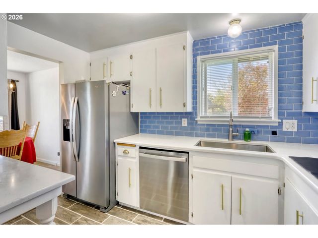 2233 COUNTRY CLUB Ter, Woodburn, OR 97071