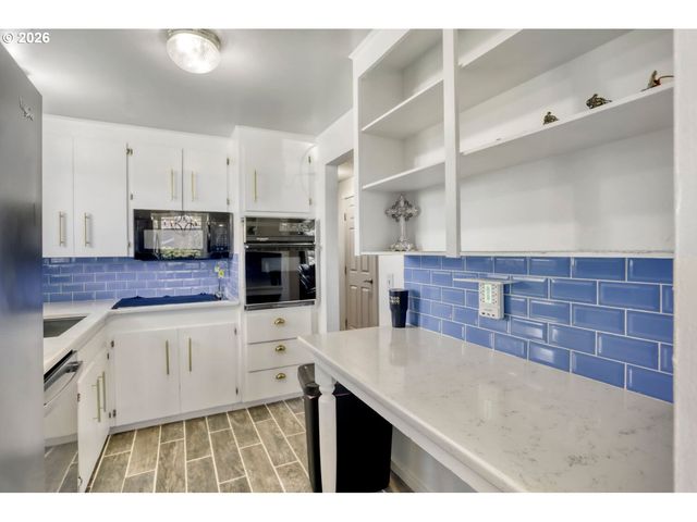 2233 COUNTRY CLUB Ter, Woodburn, OR 97071