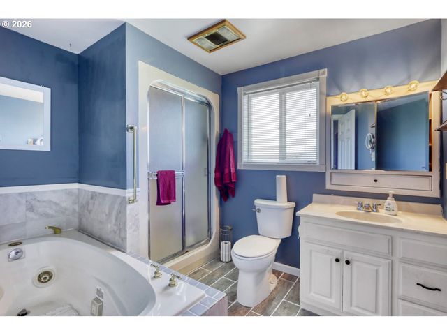 2233 COUNTRY CLUB Ter, Woodburn, OR 97071