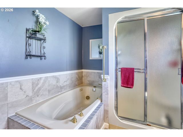 2233 COUNTRY CLUB Ter, Woodburn, OR 97071