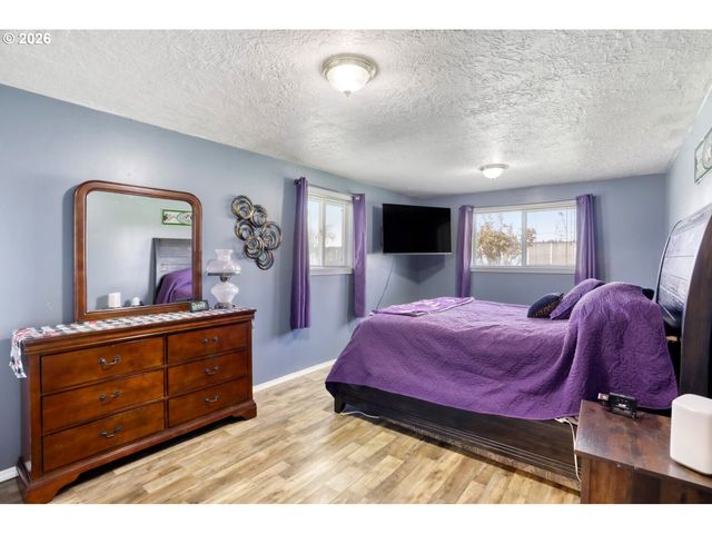 2233 COUNTRY CLUB Ter, Woodburn, OR 97071