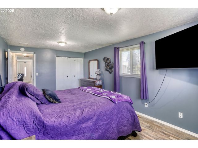 2233 COUNTRY CLUB Ter, Woodburn, OR 97071