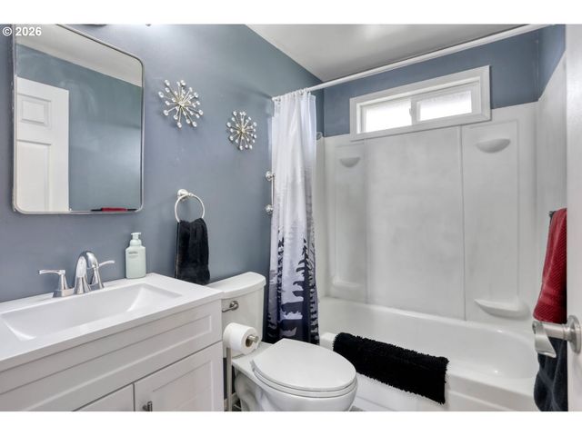 2233 COUNTRY CLUB Ter, Woodburn, OR 97071