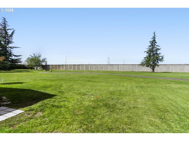 2233 COUNTRY CLUB Ter, Woodburn, OR 97071