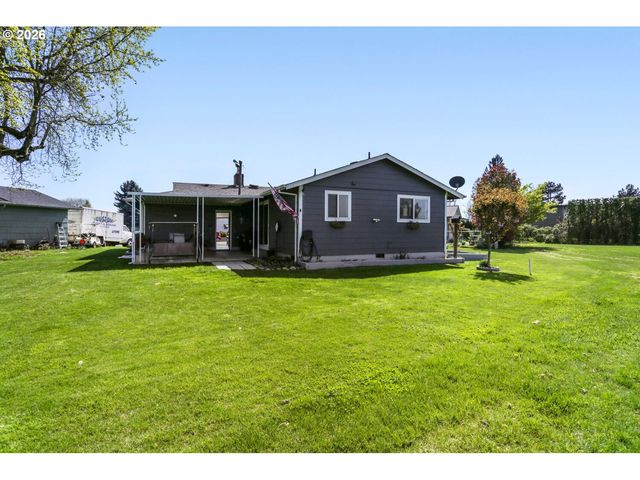 2233 COUNTRY CLUB Ter, Woodburn, OR 97071