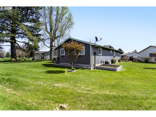 2233 COUNTRY CLUB Ter, Woodburn, OR 97071