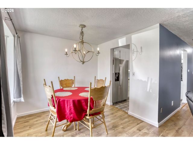 2233 COUNTRY CLUB Ter, Woodburn, OR 97071