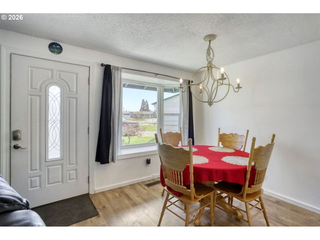 2233 COUNTRY CLUB Ter, Woodburn, OR 97071