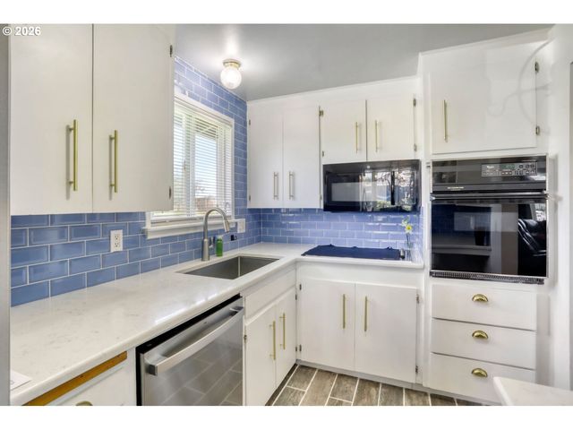 2233 COUNTRY CLUB Ter, Woodburn, OR 97071