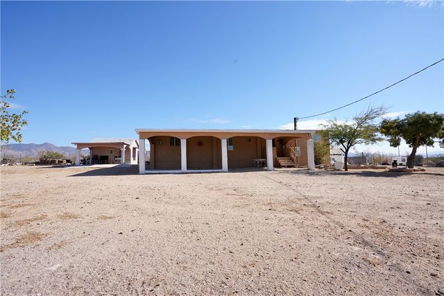 7296 N Ligurta Road, Golden Valley, AZ 86413