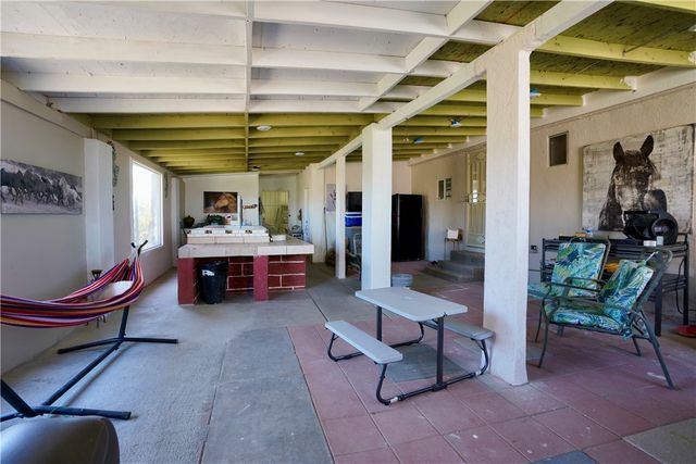 7296 N Ligurta Road, Golden Valley, AZ 86413