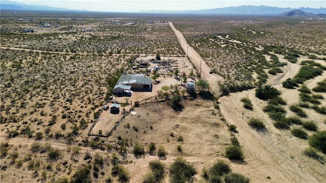 7296 N Ligurta Road, Golden Valley, AZ 86413