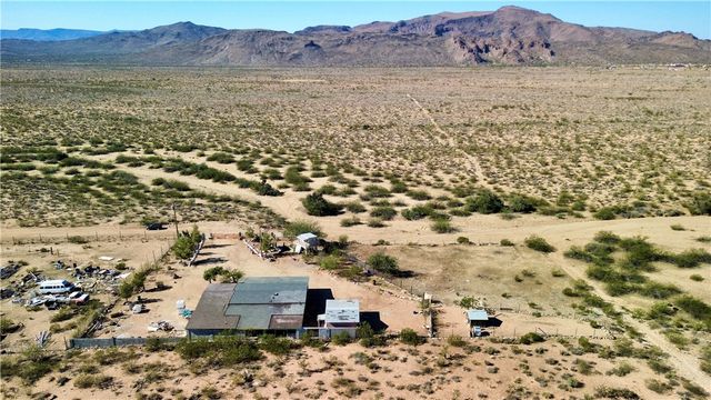 7296 N Ligurta Road, Golden Valley, AZ 86413