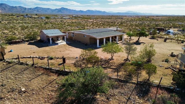 7296 N Ligurta Road, Golden Valley, AZ 86413