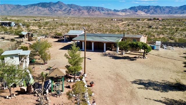 7296 N Ligurta Road, Golden Valley, AZ 86413