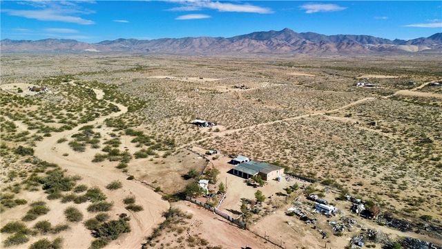 7296 N Ligurta Road, Golden Valley, AZ 86413