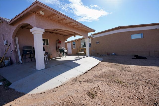 7296 N Ligurta Road, Golden Valley, AZ 86413