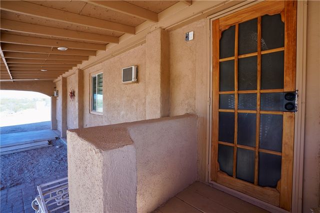 7296 N Ligurta Road, Golden Valley, AZ 86413