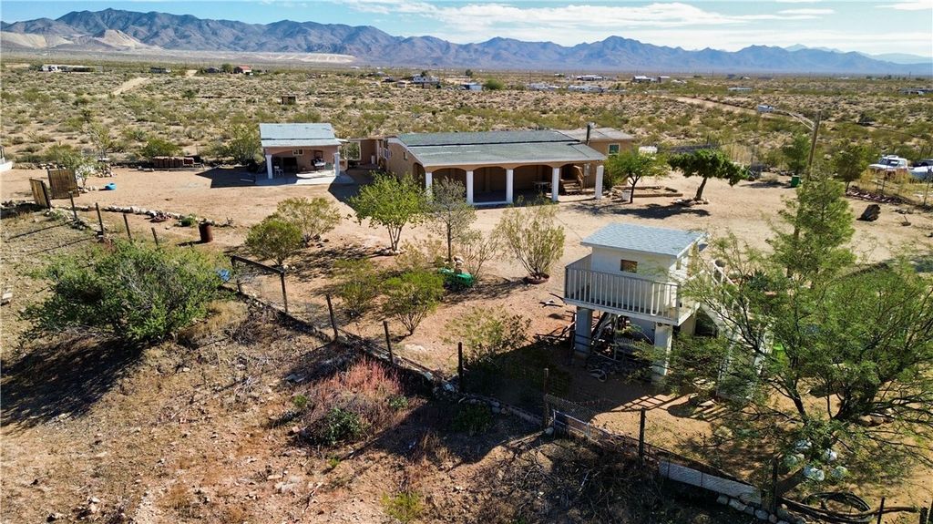 7296 N Ligurta Road, Golden Valley, AZ 86413