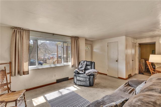 4060 Hart Ct, Murrysville, PA 15668