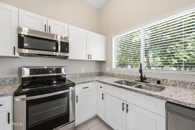 1616 E DESERT Lane, Phoenix, AZ 85042
