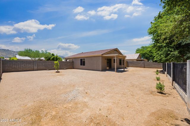 1616 E DESERT Lane, Phoenix, AZ 85042