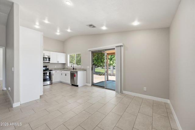 1616 E DESERT Lane, Phoenix, AZ 85042