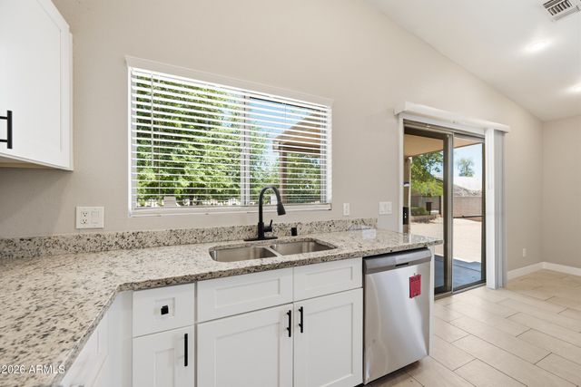1616 E DESERT Lane, Phoenix, AZ 85042