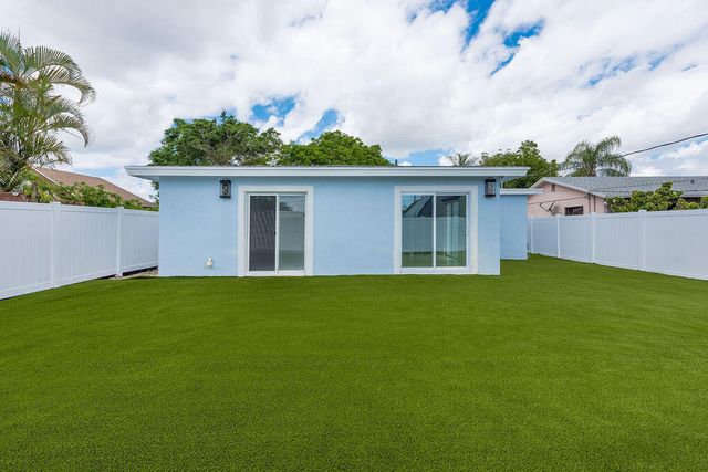 626 NW 7th Street, Boynton Beach, FL 33426