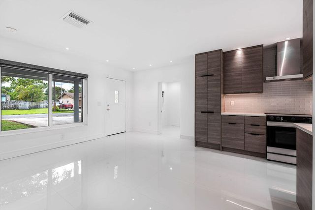 626 NW 7th Street, Boynton Beach, FL 33426