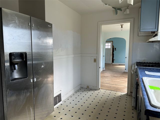 1005 E 10th Street S, Newton, IA 50208