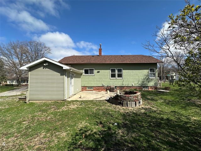 1005 E 10th Street S, Newton, IA 50208