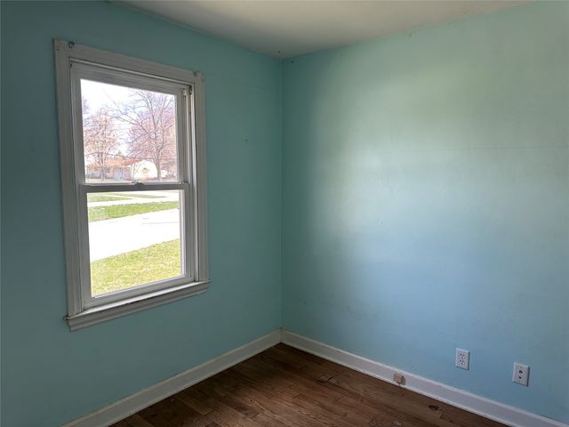 1005 E 10th Street S, Newton, IA 50208