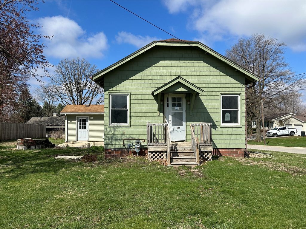1005 E 10th Street S, Newton, IA 50208